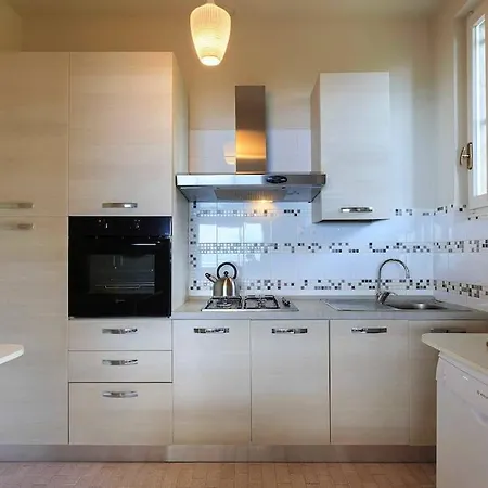 Сasa de vacaciones Lovely With Amazing Views! - Casa Laura